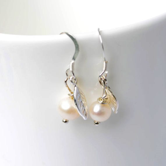 زفاف - Bridesmaid earrings - Pearl drop earrings - Bridesmaids gift - Leaf earrings - wedding jewelry