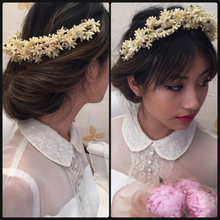 Свадьба - Vintage wax flower bridal headpiece tulle veil purse hankie bible garter and more - rare wedding find