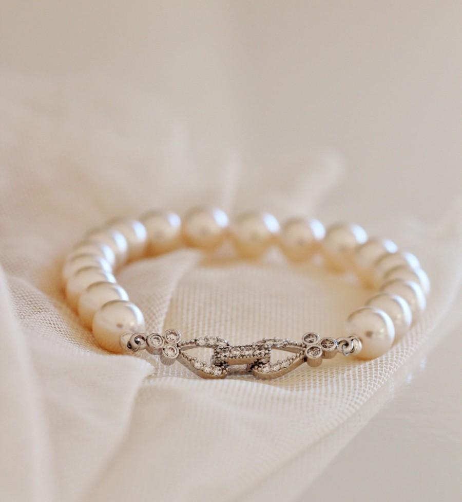Mariage - Pearl Bridal Bracelet Pearl Wedding Jewelry Will You Be My Bridesmaid Gift Bracelet Swarovski Iovry Pearl Bracelet Pearl Bridal Jewelry