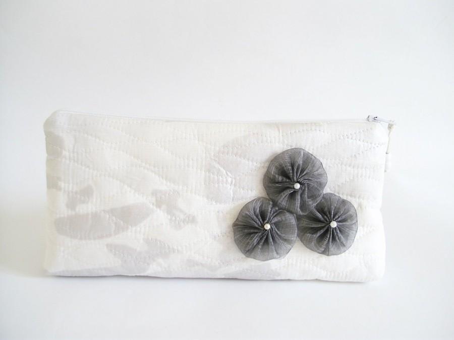 Mariage - Glitter Bridal Clutch, Wedding Clutch with Gray Flowers, White and Silver Wedding Purses