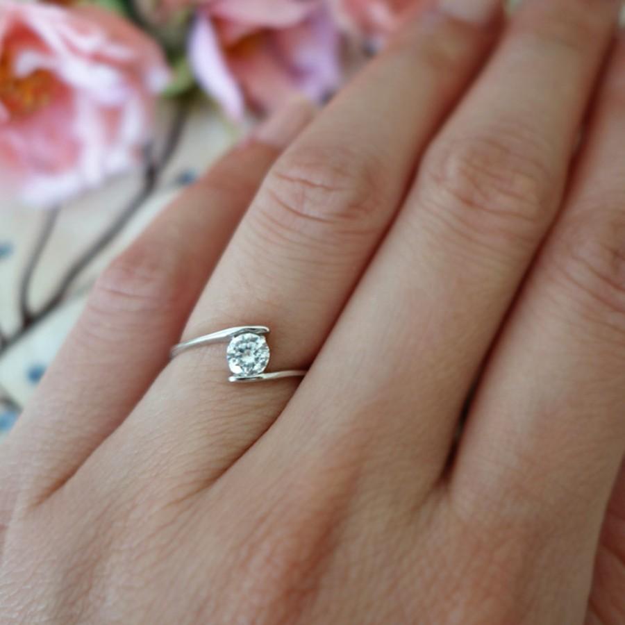 زفاف - Swirl Ring, Minimalist Ring, 1/2 ct Solitaire Ring, Simple Promise Ring, Engagement Ring, Man Made Diamond Simulants, Sterling Silver
