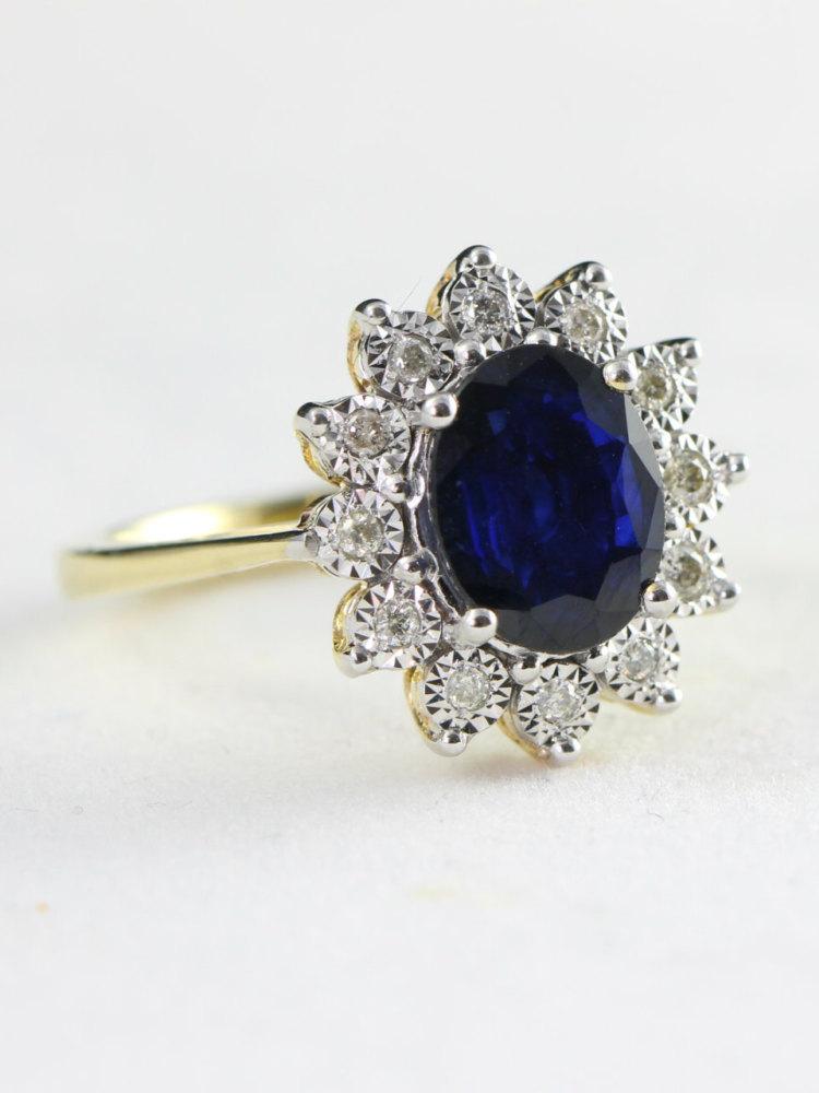 Mariage - Sapphire and diamond cluster engagement ring in 9 carat gold