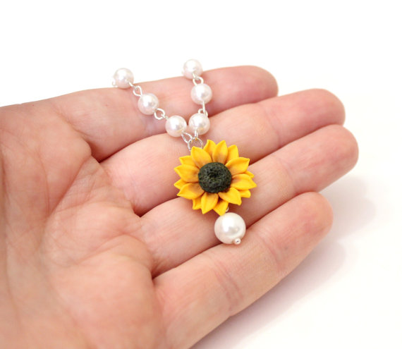 Свадьба - Sunflower Necklace - Sunflower Jewelry - Gifts - Yellow Sunflower Bridesmaid, Flower and Pearls Necklace, Bridal Flowers,Bridesmaid Necklace