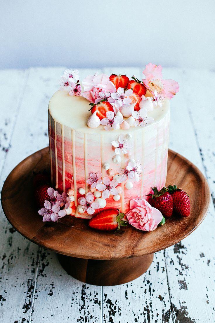 Hochzeit - Strawberry And Vanilla Bean Cake