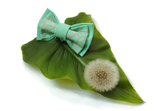 Mariage - Lightyg Bow tie Men's bow tie Bow ties for men Well to coordinate with Bridesmaid Dresses in Dark green Peacock Jade Turquiose Mint green