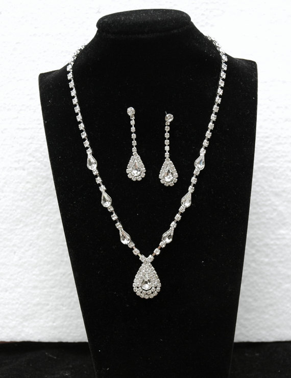 Mariage - Rhinestone Teardrop Necklace Set, Bridal Jewelry Set, Crystal Wedding Necklace Set, Silver Necklace, Wedding Accessories