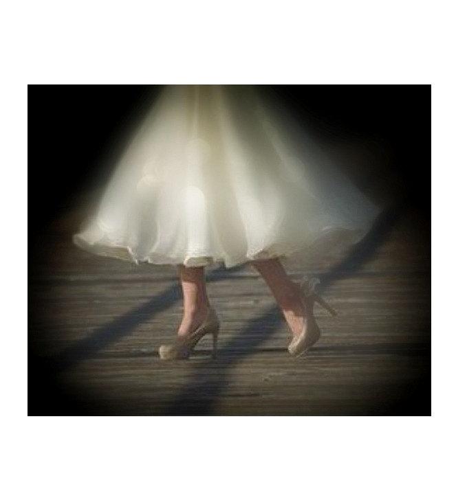 Свадьба - Bridal Chic Shoe Clips Ivory Peacock Feathers. Wedding Heel Accessory, Feminine Bride. Edgy Gift, Burlesque Statement Friday Night, Nude Tan