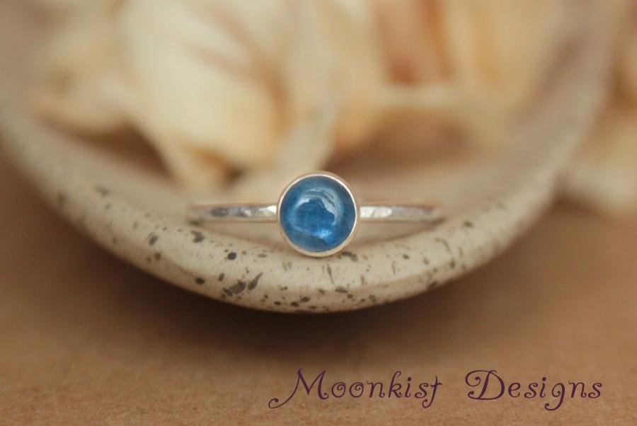 زفاف - Delicate Kyanite Engagement Ring - Bezel-Set Solitaire in Sterling - Kyanite Promise Ring - Unique Denim Blue Bridesmaid Ring