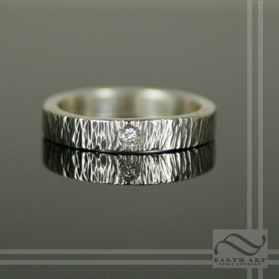 زفاف - White Diamond in a Bark Textured Ring