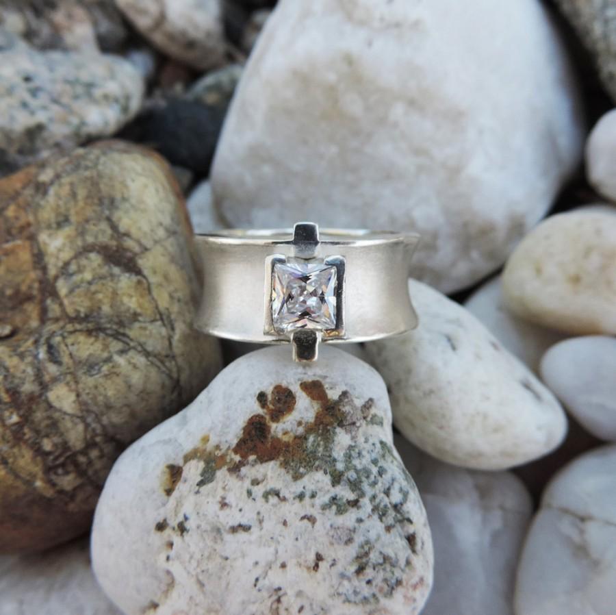 Hochzeit - Princess cut gemstone concave wide ring
