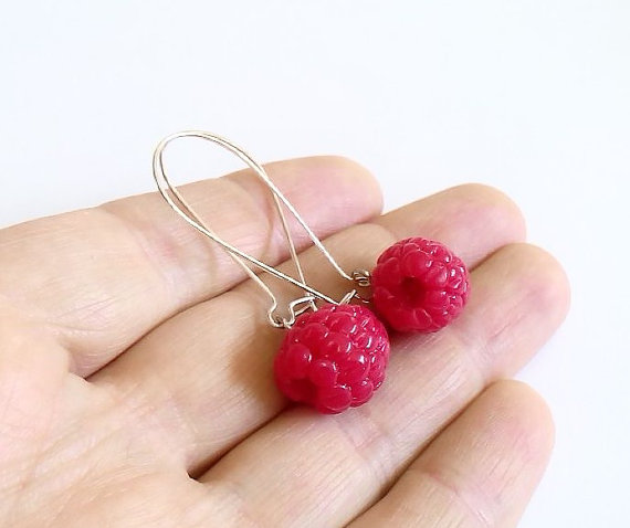 زفاف - Raspberry Dangle Earrings, Raspberry Earrings, Raspberry Jewelry.