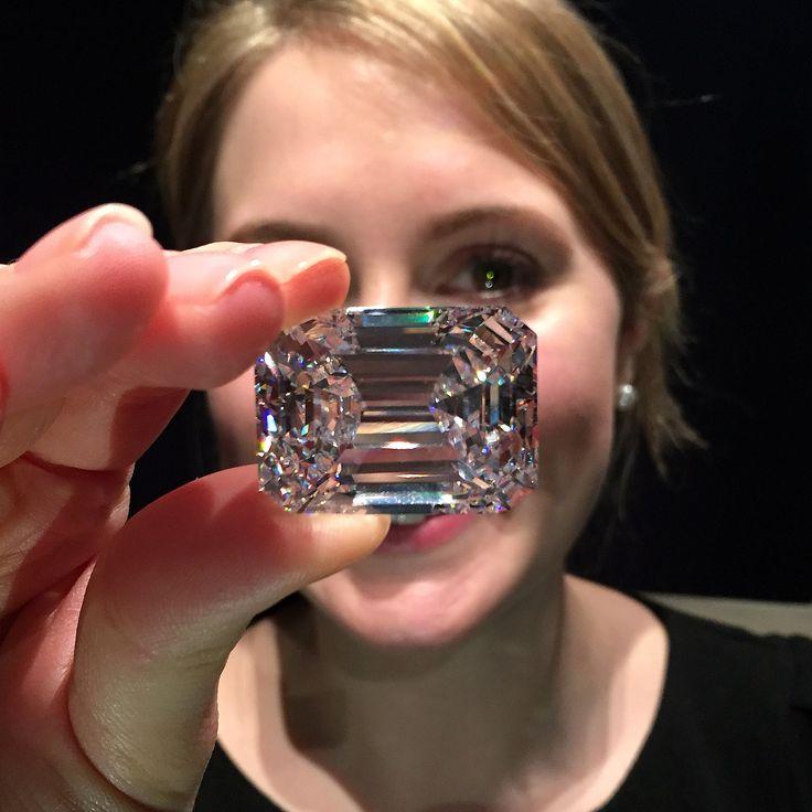 Hochzeit - Sotheby's Perfect 100-Carat Emerald-Cut Diamond Could Fetch $25 Million