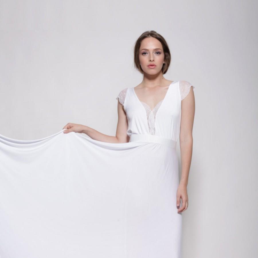 Свадьба - Simple white wedding dress , lace cleavage and sleeves ,floor length bell shape skirt