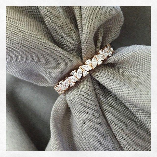 زفاف - Marquise And Round Diamond Laurel Eternity Ring