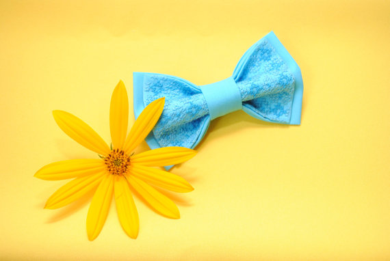 Mariage - Men's ties EMBROIDERED bright blue bow tie For wedding in shade ofblue Pour mariage dans les tons de bleu Per il matrimonio nei toni del blu
