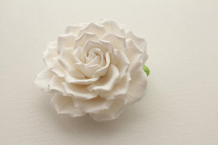 Mariage - Romantic wedding flowers White flowers Bride Flower hair piece  Hair clip polymer clay flower