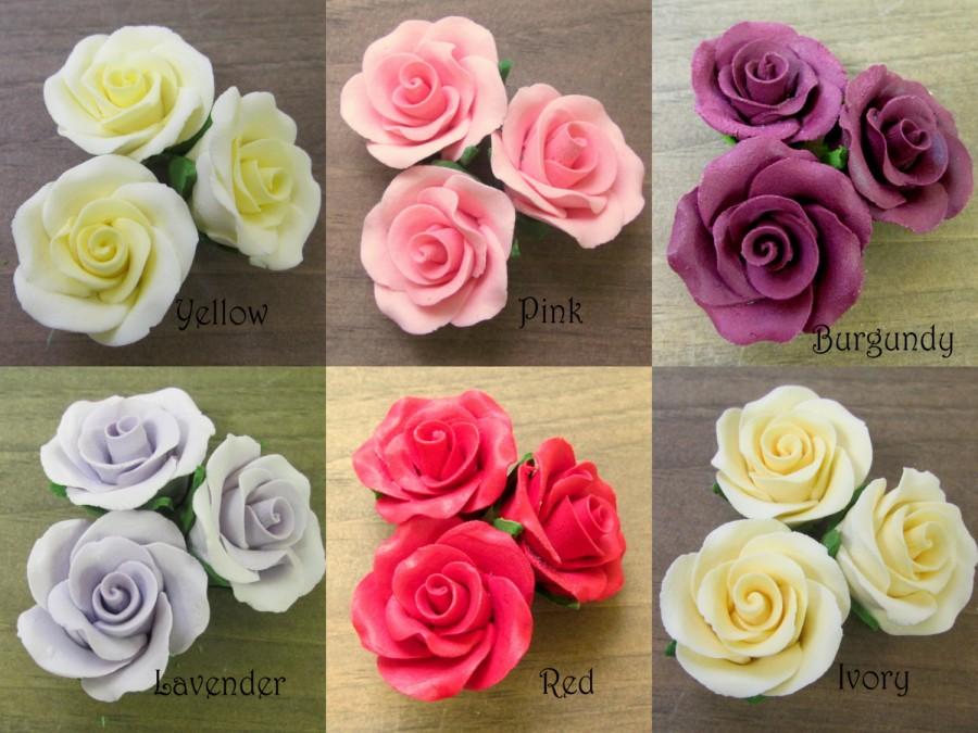Hochzeit - 5 1-1/2" Gumpaste Roses - Red Pink Burgundy Yellow Ivory or Lavender. Fondant Edible Wedding Cake Toppers :)