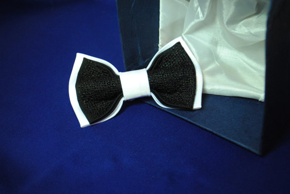 Mariage - Bow tie Wedding bow tie White black embroidered bowtie Classic necktie Formal ties Le nœud papillon blanc noir Satin Silk thread Groom's tie