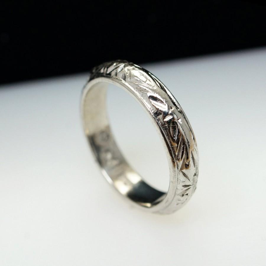 Hochzeit - Vintage Platinum Band Ring - Engraved Finish - Size 5.75
