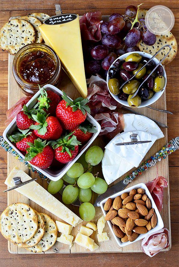 Hochzeit - How To Make A Cheese Platter For Entertaining