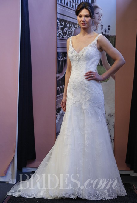 زفاف - Casablanca Bridal - Fall 2013 - Style 2135 Lace V-Neck Sheath Wedding Dress - Stunning Cheap Wedding Dresses