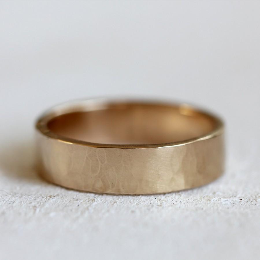 زفاف - Men's 14k gold hammered wedding band solid gold hammered wedding ring
