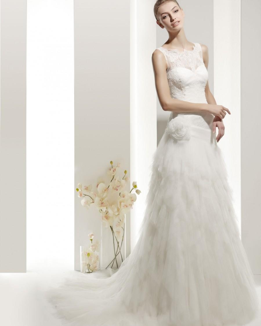 Свадьба - Honorable A-line Straps Lace Hand Made Flowers Sweep/Brush Train Tulle Wedding Dresses - Elegant Evening Dresses