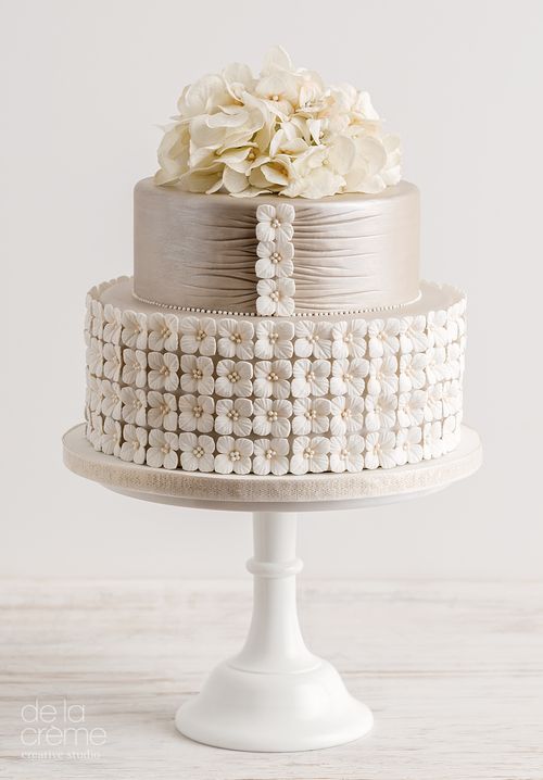 Hochzeit - Elegant Hydrangea Wedding Cake