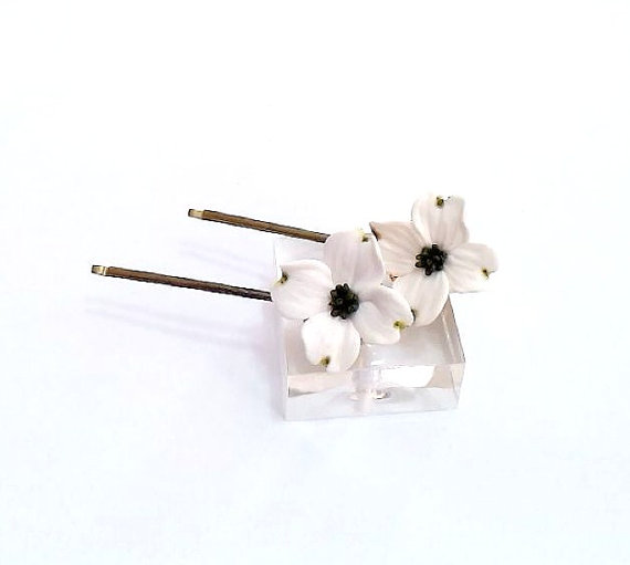 Hochzeit - White Dogwood Hair Pins, Bridal White Hair Flowers, Hair Pins, Flowers Set