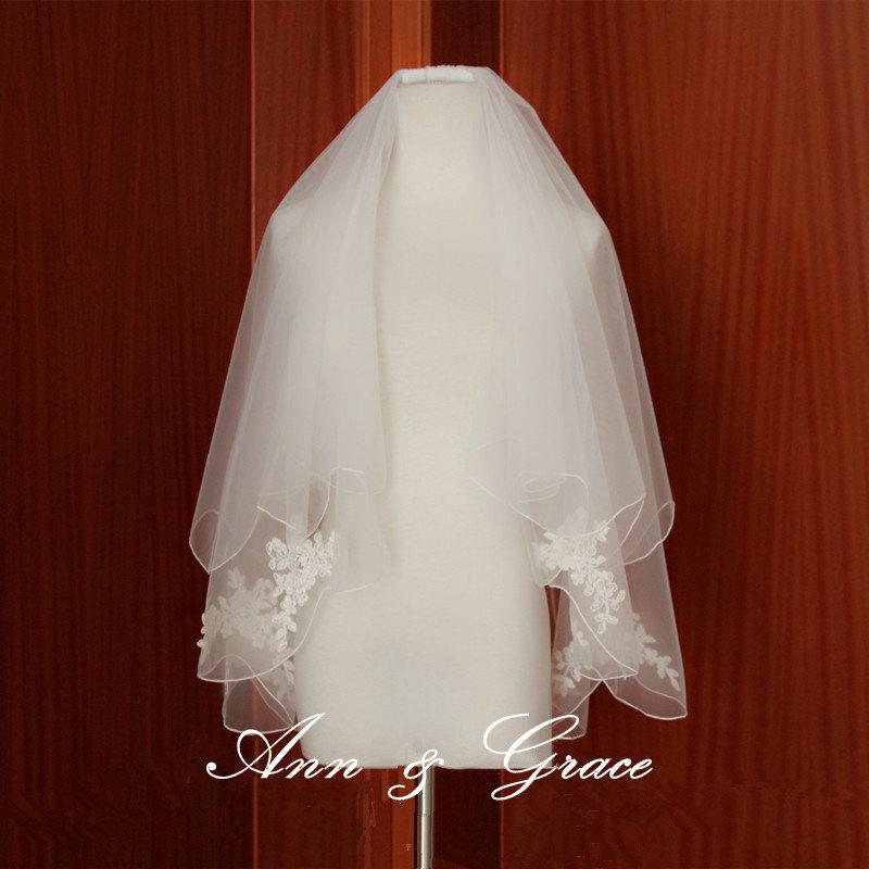 Свадьба - 2 Tier Bridal Veil, Lace Fingertip Veil,  Alencon Lace Veil, Ivory Wedding Lace Veil