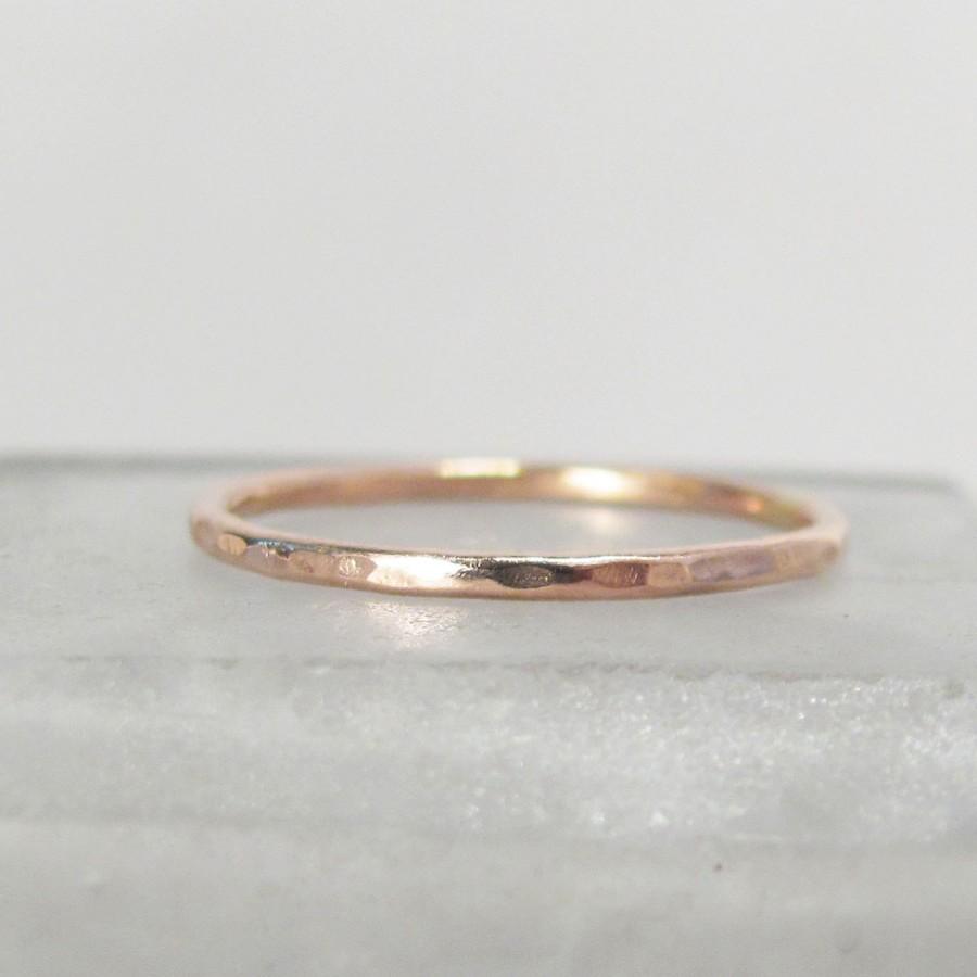 زفاف - Thin Rose Gold Ring, Skinny 1.3mm Hammered Band - Eco-Friendly Recycled Gold