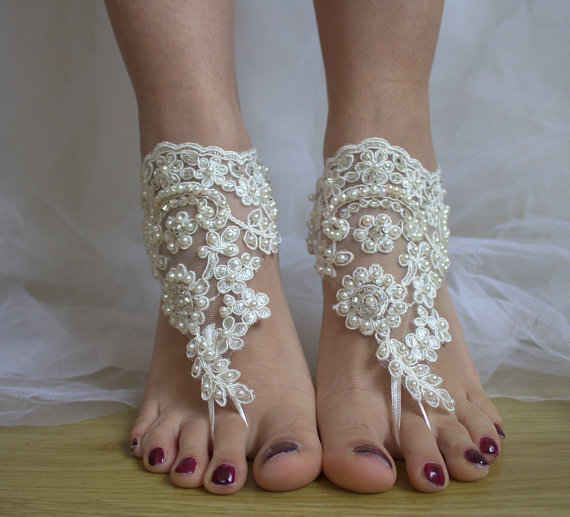 Mariage - Beaded ivory lace wedding sandals, free shipping!
