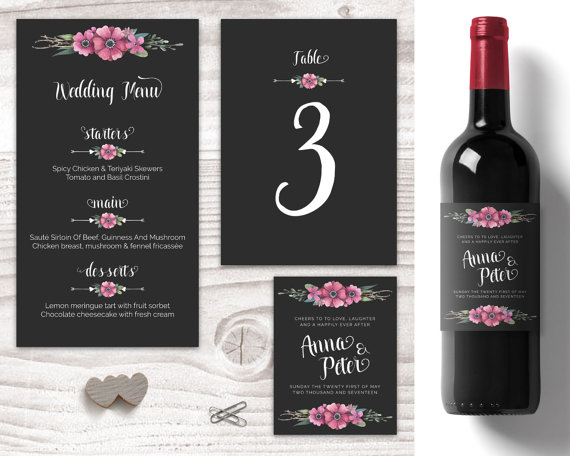 Hochzeit - blackand floral wedding table decorations, personalised wine labels wedding, customised menu wedding table numbers, wedding menu
