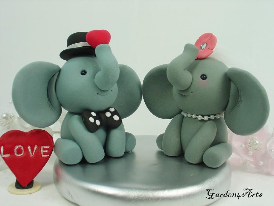 زفاف - Custom Elephant Love Wedding cake topper/ Groom hold a Sweet Red Heart with circle clear base
