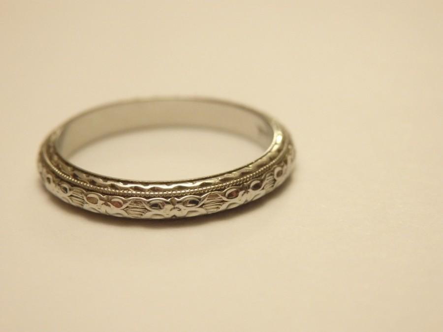 Mariage - Sale! Antique 1920's Belais 18k white gold wedding ring with antique box, size 5