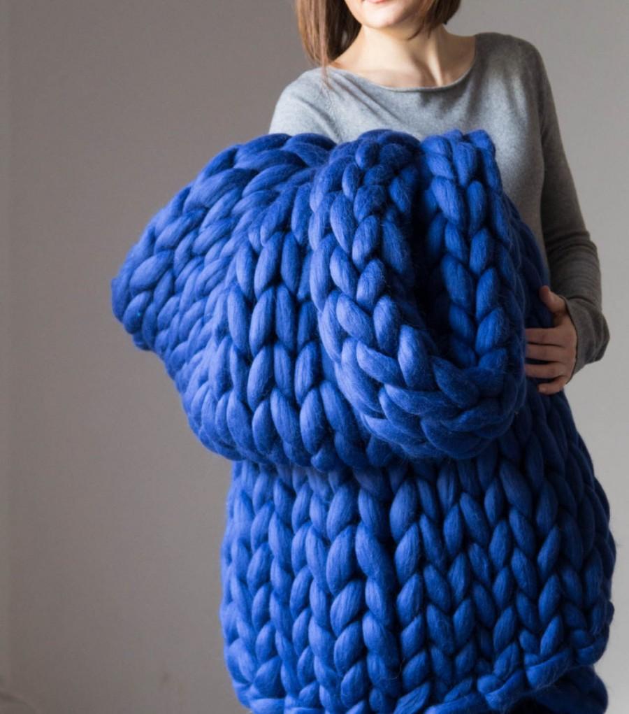 Hochzeit - Chunky knit Blanket. Knitted blanket. Merino Wool Blanket. . Extreme Knitting, blue blanket
