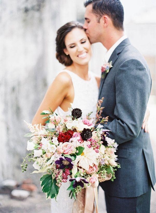 Hochzeit - Floral Opulence Styled Shoot In Crimson And Plum