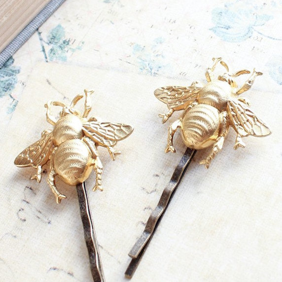 Свадьба - Bee Bobby Pins Gold Honey Bees Raw Brass Bumblebee Hair Pin Woodland Wedding Insect Hair Accessories Garden Nature Inspired Bridesmaids Gift