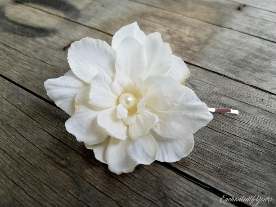 Mariage - Small Bridal Ivory Flower Hair Clip Wedding Floral Fascinator Pearl Brooch Pin, Ivory Head Piece, Small Fascinator, Floral Silk Flower