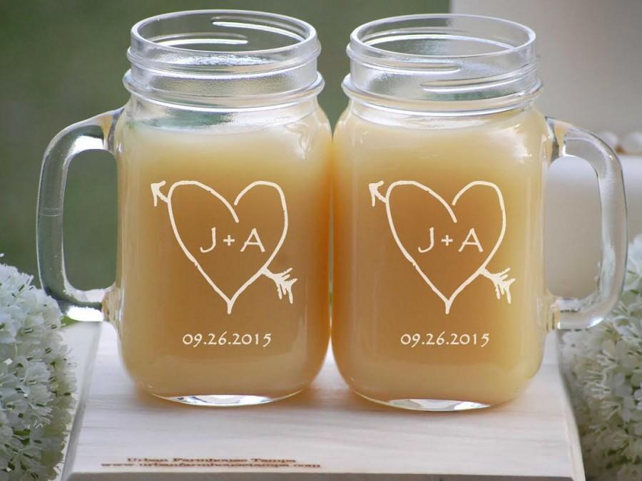 Mariage - Personalized Wedding Glasses, Bridal Shower Gift, Toasting Glasses, Etched Mason Jar Cups, Rustic Barn Wedding, Mr and Mrs Wedding Gift