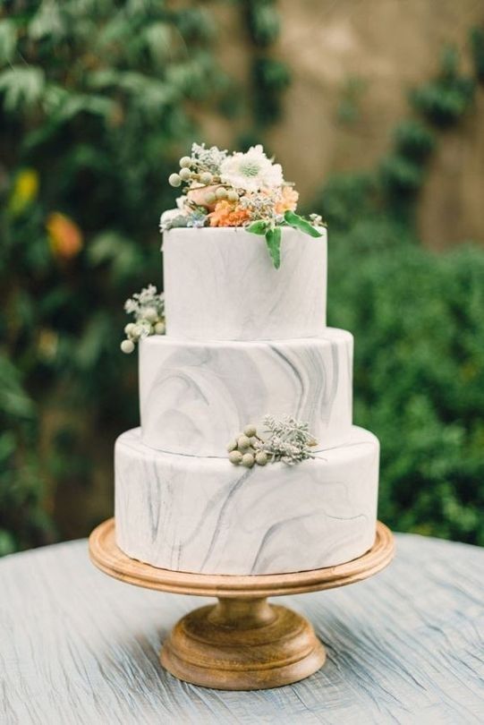 Свадьба - 10 Wedding Cake Trends Every Bride Should Consider (or Not) For Their Big Day