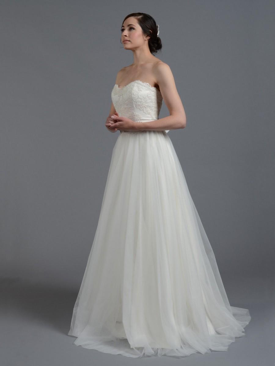 زفاف - Lace wedding dress, wedding dress, bridal gown, strapless alencon lace with tulle skirt.