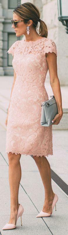 Mariage - How To Wear A Lace Dress... This Is How It's Done
