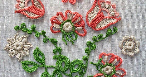 Mariage - Crochet Flowers Applique, 10 pc. Flowers Lace Finishing of clothes Handmade Home Decor
