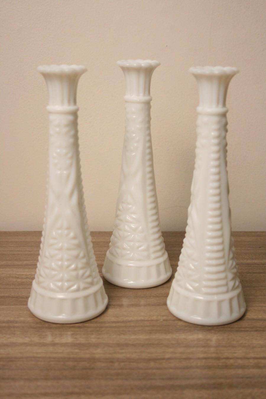 زفاف - Vintage Bud Vase  Milk Glass 3 Matching White Wedding Cottage Style