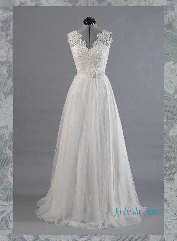 Hochzeit - Romance 2016 flowy boho illusion lace back wedding dress