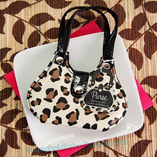 Mariage - Recipient Gifts - Chic Cheetah Animal-Print Purse Four-Piece Manicure Set Wedding Favors BETER-ZH019