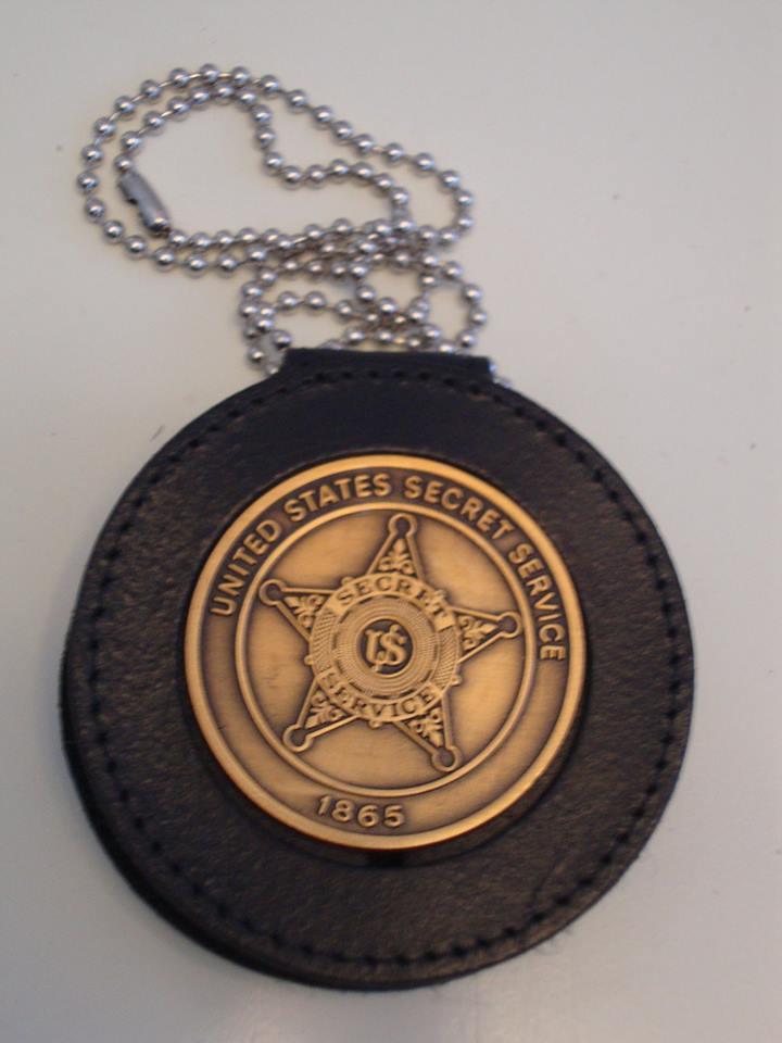 زفاف - Leather Badge Holder Belt Clip