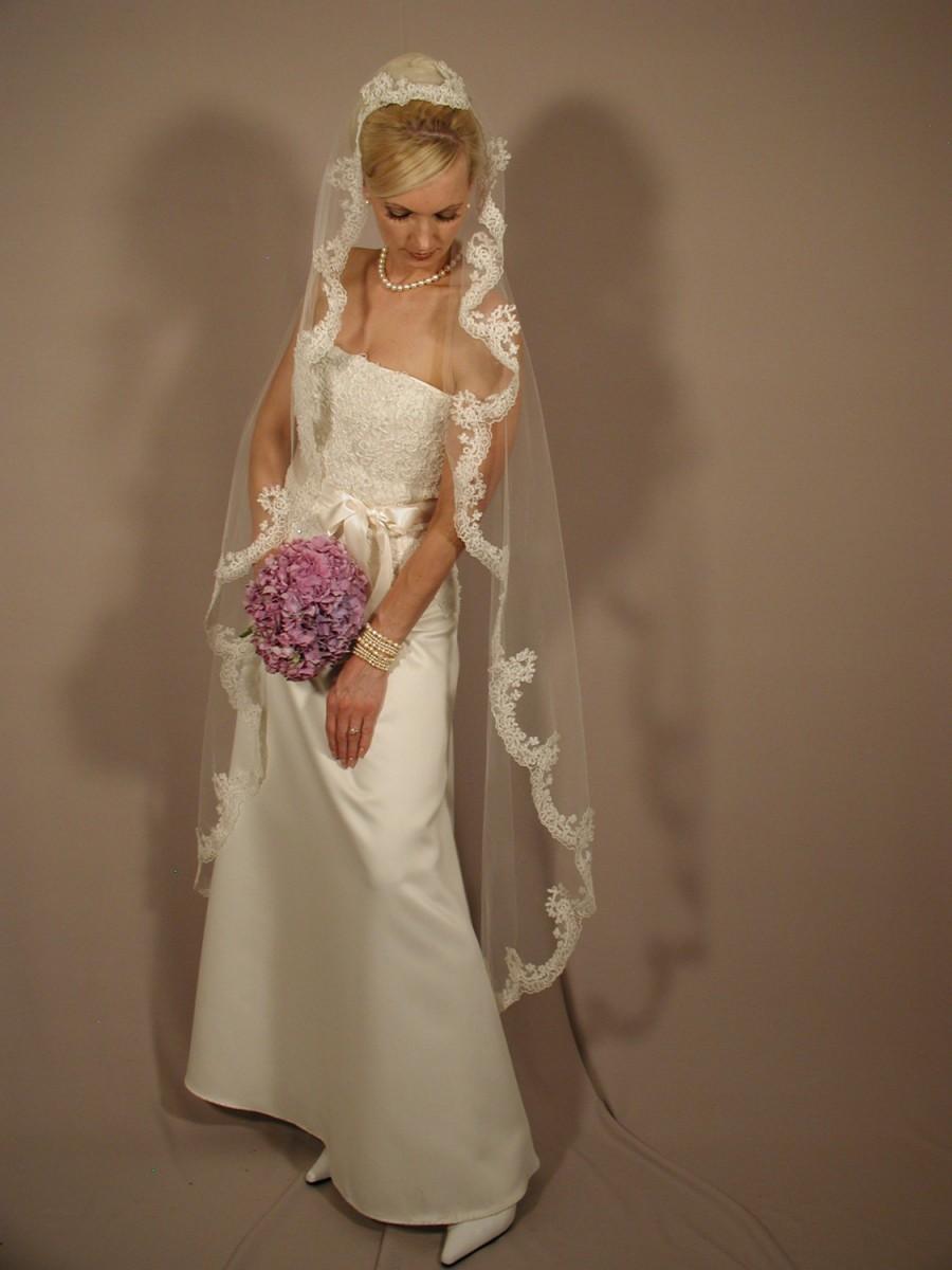 زفاف - Mantilla wedding veil oval cut 65" long waltz length.