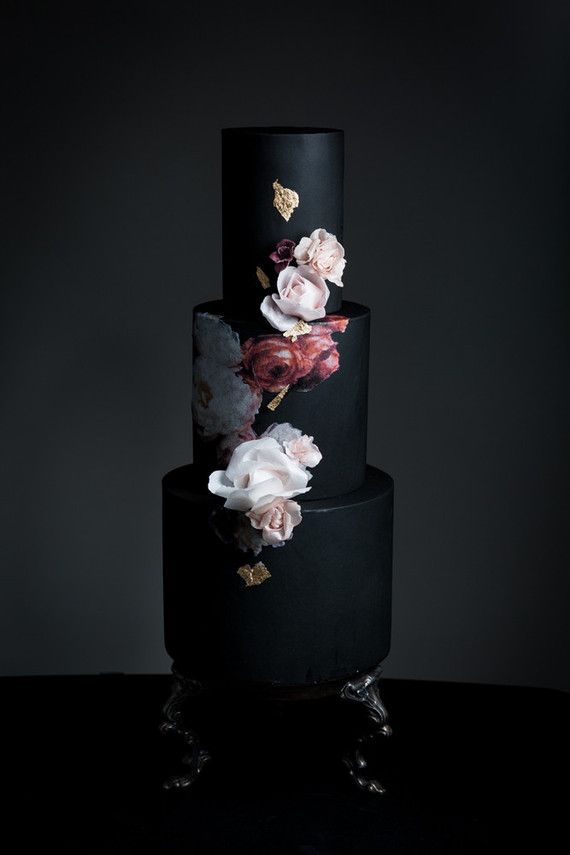 زفاف - Dark And Moody Wedding Cake 